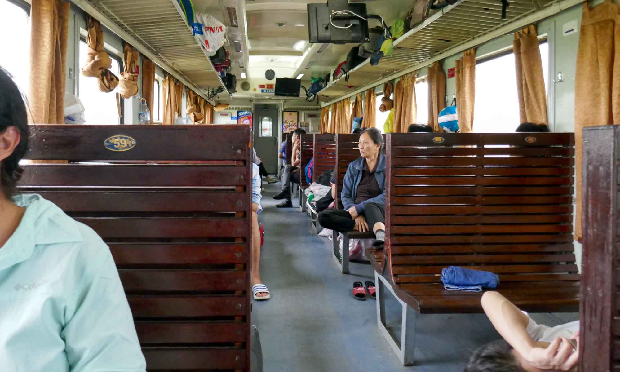 Hard-seats carriage