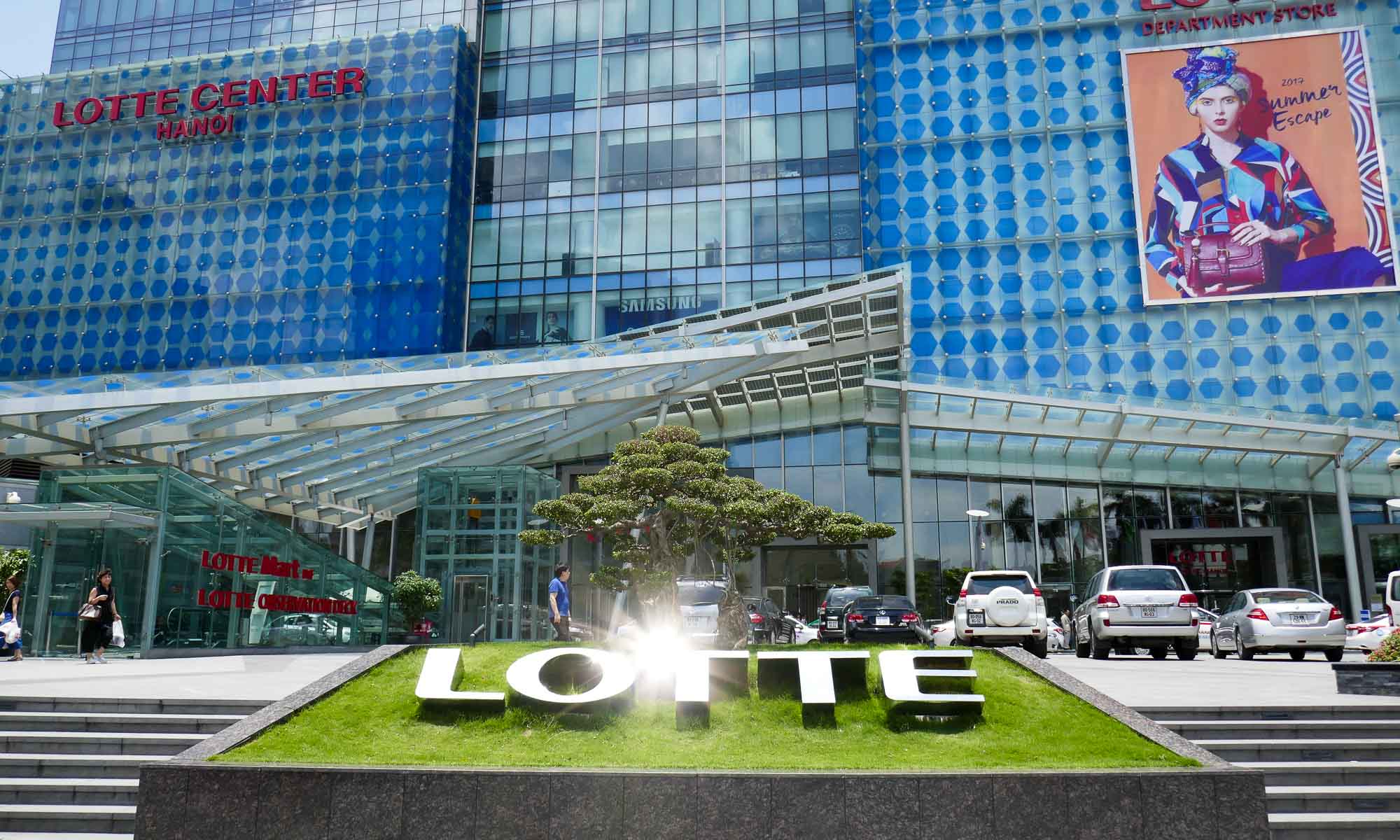 Main entrance of Lotte Center