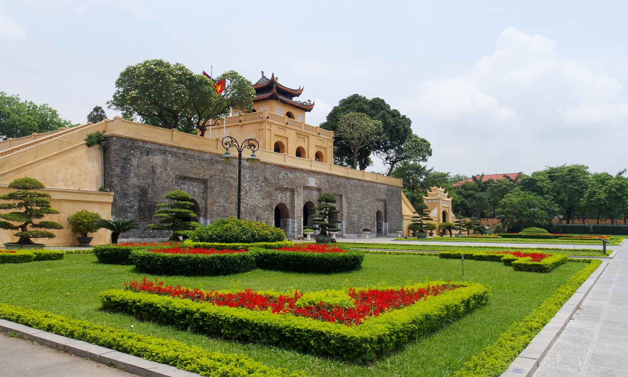 Doan Mon gate and Hậu Lâu (Princess’ Palace)