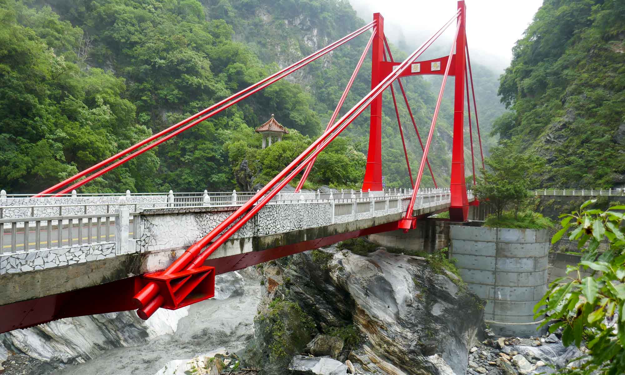 Cihmu Bridge over the frog rock