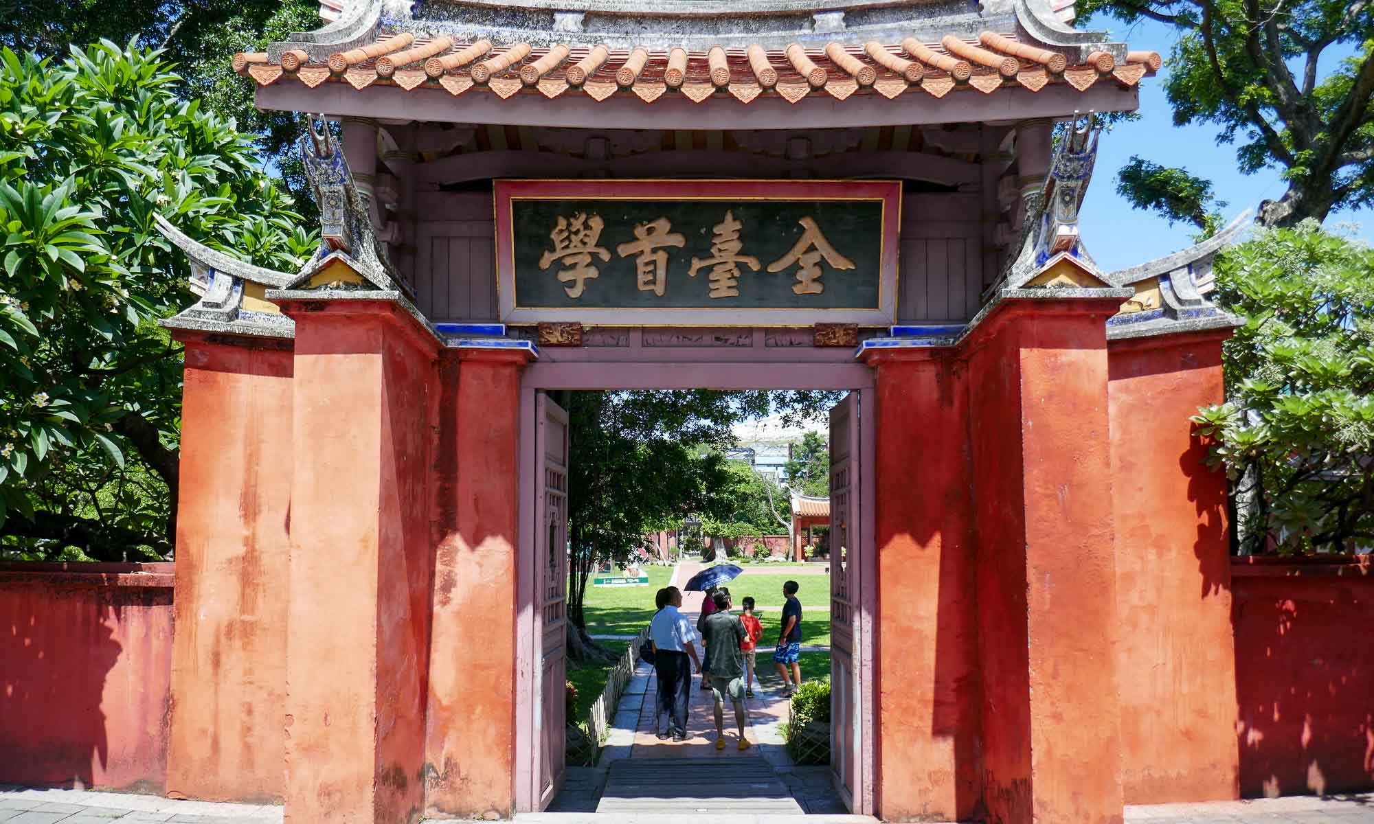 Entrance to the outskirts of the Confucius temple